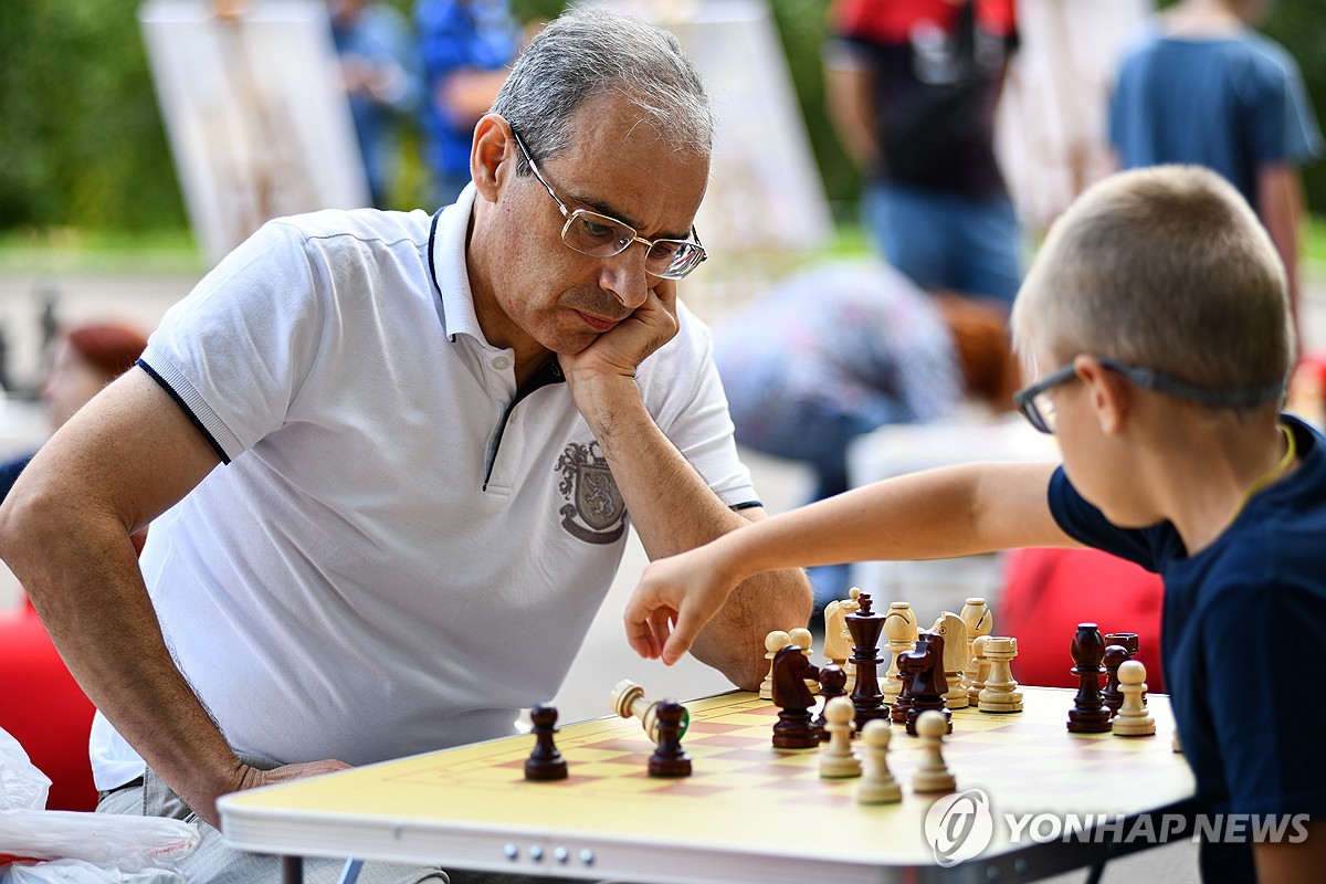 ‘痛苦的时刻’……俄罗斯圣彼得堡“世界国际象棋日”